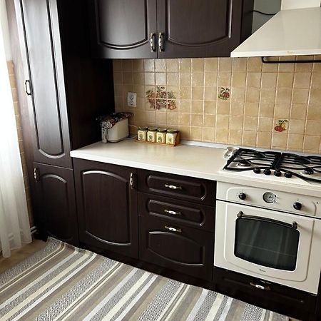 Lalelelor Apartment Сучава Экстерьер фото